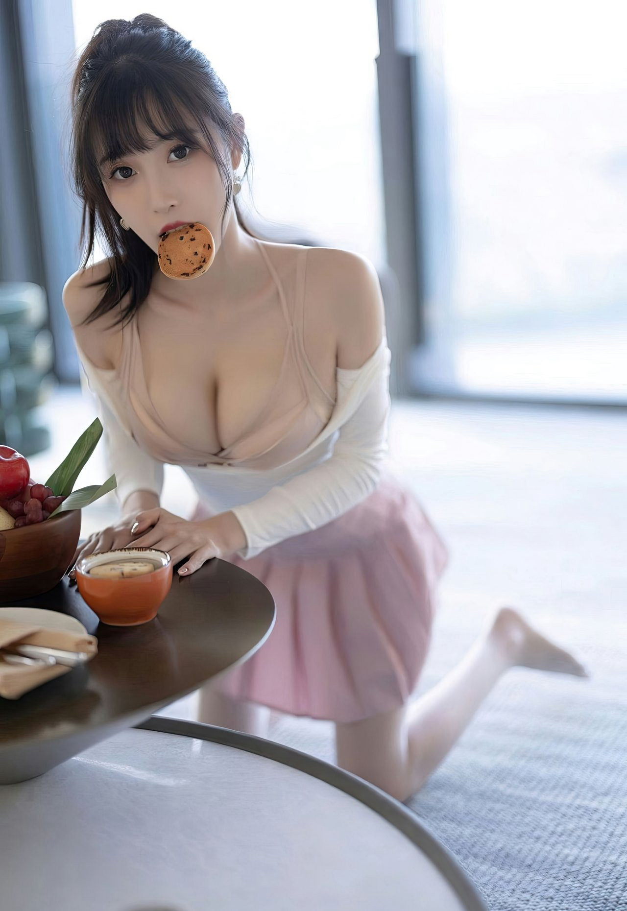 韩国超美尤物makemodel肉丝无内美女解开内衣露出奶的图片
